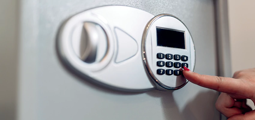 Jewelry Safe Cracking in Agoura Hills, California