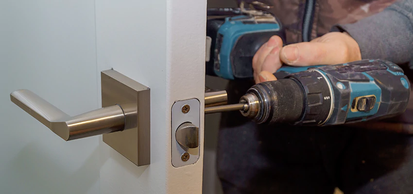 Broken Door Handle Lock Repair in Agoura Hills, California